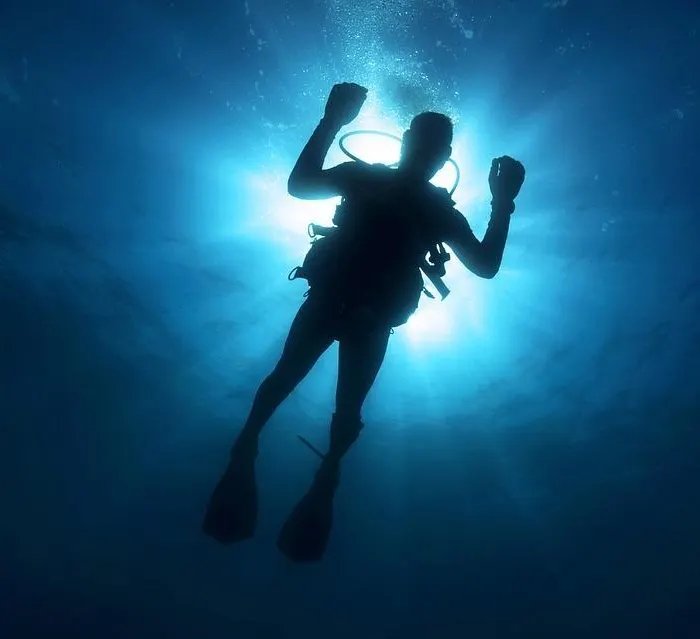 Porté disparu après une sortie en mer dans les Bouches-du-Rhône, un plongeur retrouvé mort dans la Méditerranée  (Ouest-France)