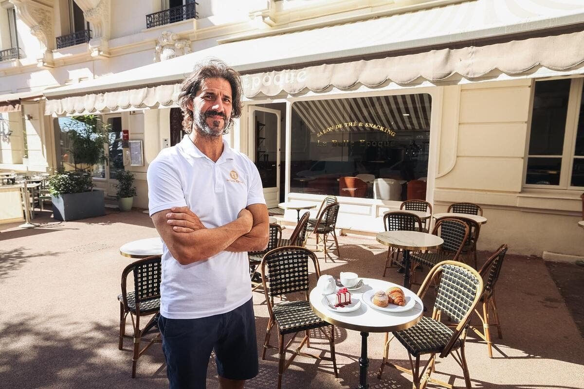 Qui est cet ancien footballeur pro, passé par le PSG, Monaco et l’AS Cannes, qui ouvre un salon de thé à Antibes ?