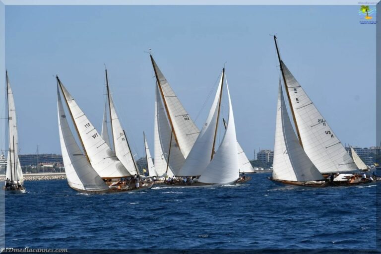Régates Royales de Cannes… au cœur du spectacle à bord du catamaran VIP Tayat
