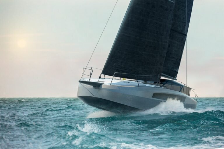 SKAW A, un grand scow à Cannes