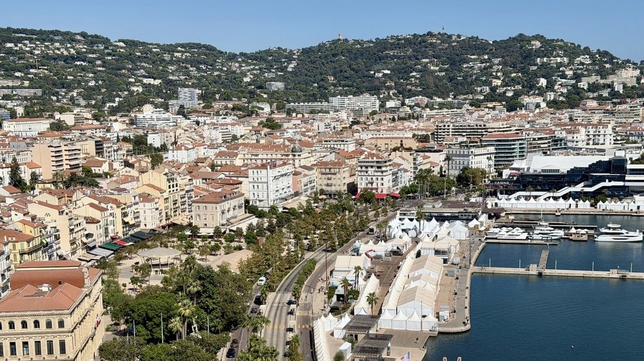 Une quinzaine de pêcheurs bloquent les entrées et sorties du Vieux-Port de Cannes
