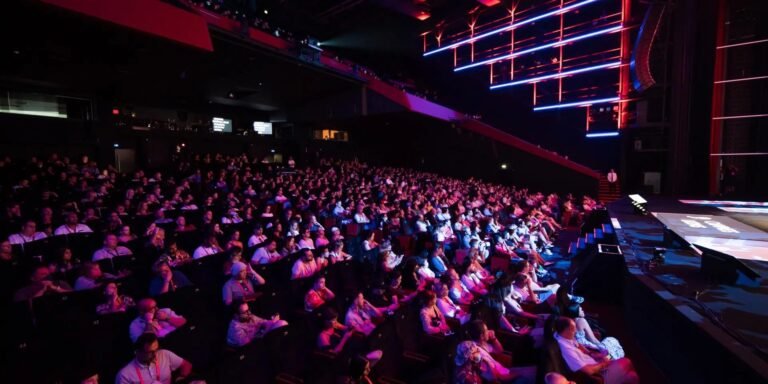 À Cannes, près de 1.000 élèves invités au Palais des Festivals pour voir « L’Abandon », le film sur Samuel Paty