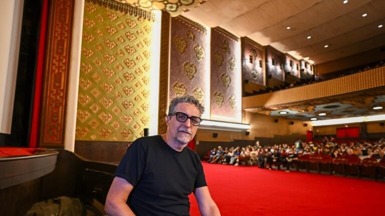 Au Brésil, Kleber Mendonça Filho, est un cinéaste hanté par les fantômes de la dictature et la famille Bolsona