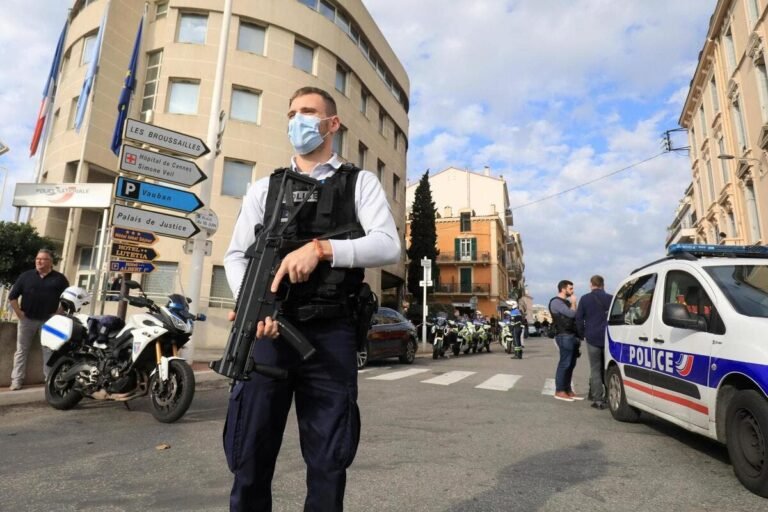 « Avec nos effectifs de police, on va occuper le terrain très tôt ! » : à Cannes, Antibes et Grasse, les forces de l’ordre sur le qui-vive pour ce samedi 31 octobre, de manif’ et d’Halloween