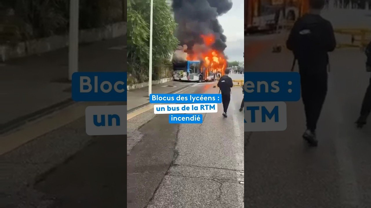 Blocus des lycéens : un bus de la RTM incendié