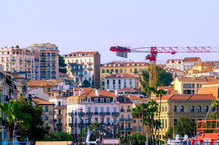 Cannes valide une nouvelle taxe sur les logements vacants dès 2027 pour remettre des biens sur le marché
