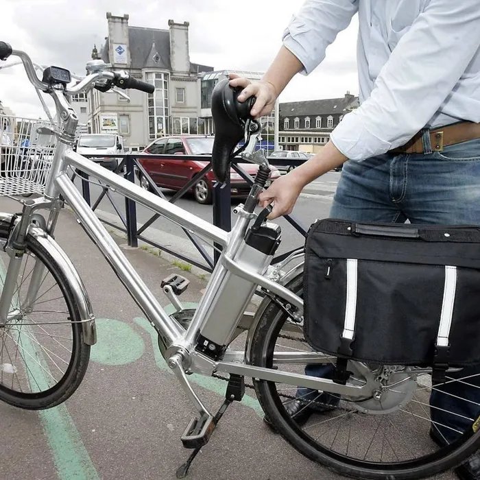 Chèques, vélos, autopartage… Face à la hausse du carburant, les collectivités aident les Français à baisser la facture  (Ouest-France)