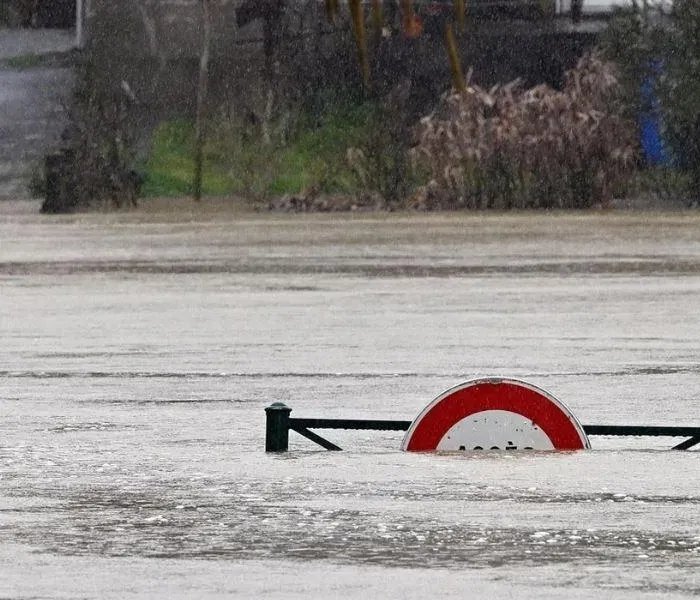 « Comme un tsunami » : dans cette commune des Bouches-du-Rhône, il est tombé six mois de pluie en quelques heures  (Ouest-France)