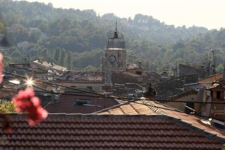Dans quelle commune des Alpes-Maritimes gagne-t-on vraiment le mieux sa vie ? Testez notre match des villes dans notre comparateur