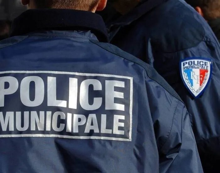 « Demandez votre mutation ! » : Nice recrute ses futurs policiers municipaux dans le métro parisien  (Ouest-France)