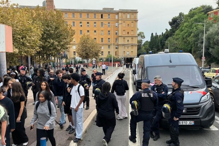 DIRECT. Suivez le blocus des lycées dans les Alpes-Maritimes, pour la quatrième journée de mobilisation