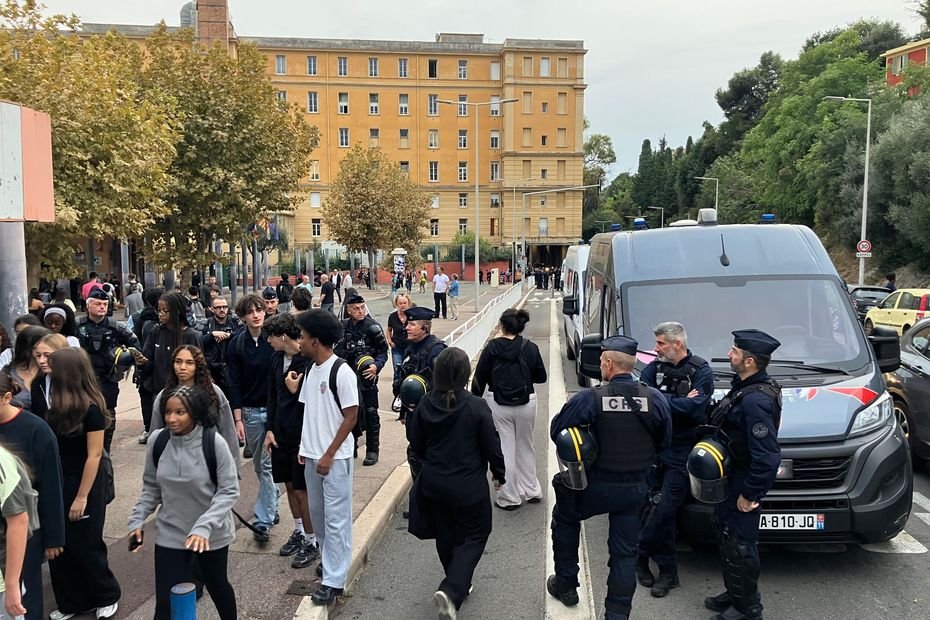 DIRECT. Suivez le blocus des lycées dans les Alpes-Maritimes, pour la quatrième journée de mobilisation
