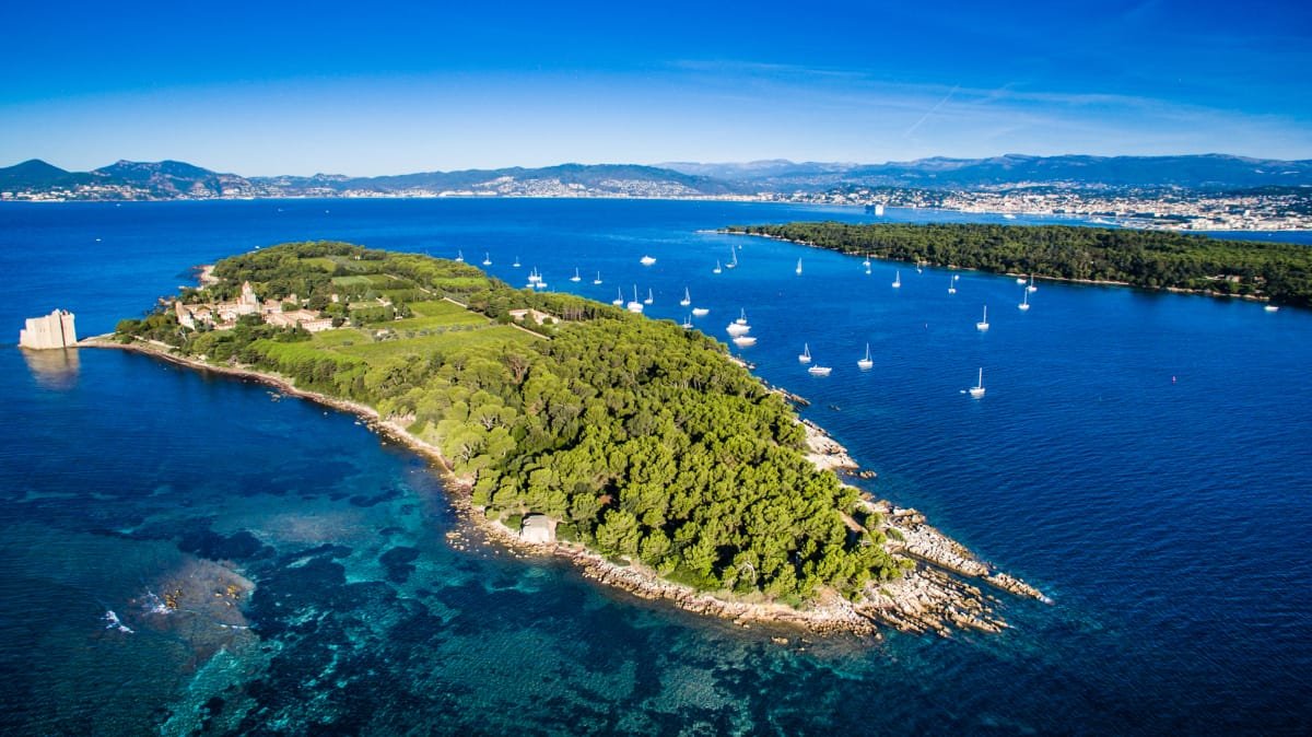 En balade avec « La Provence » : les îles de Lérins, véritables perles au large de Cannes