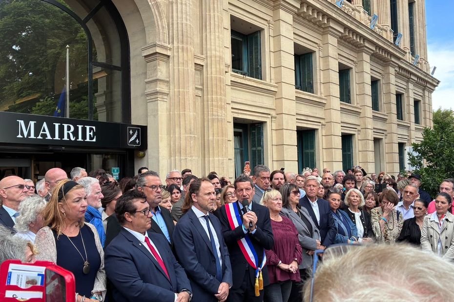 EN IMAGES. Nice, Cannes, Vence, Saint-Laurent-du-Var… Des rassemblements devant les hôtels de ville pour dén