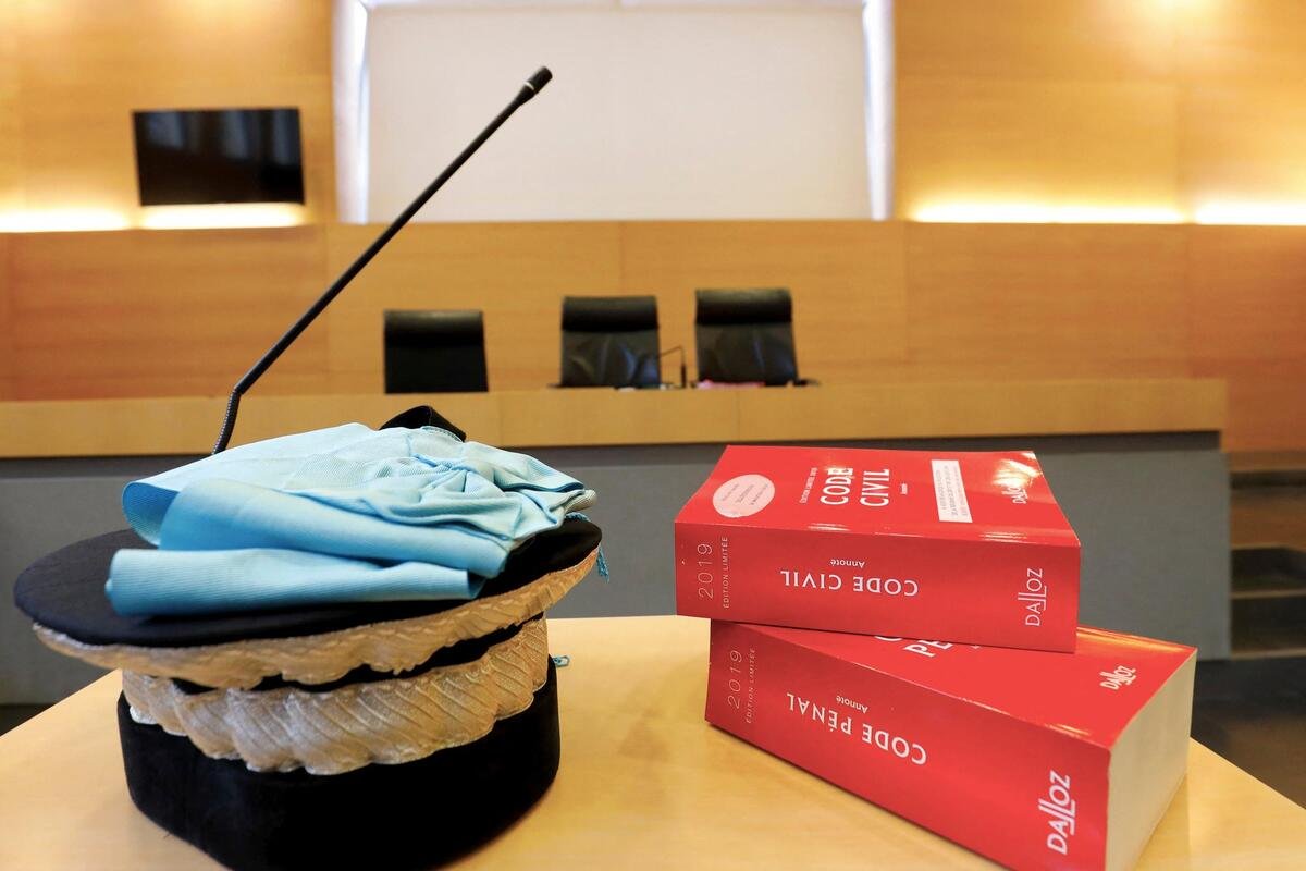« Être à deux, cagoulés, gantés, armés… Et vous n’aviez rien à vous reprocher ? » : un jeune homme comparaît devant le tribunal de Grasse pour association de malfaiteurs