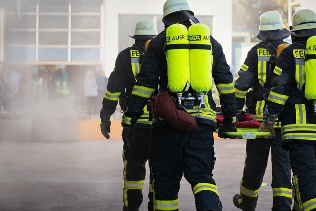 Feu de cannes à Saint-Pierre : intervention aérienne en cours