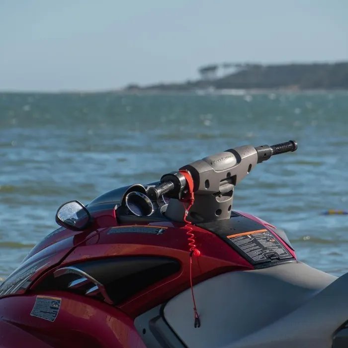 Il tombe de son jet-ski en pleine mer et dérive pendant plus de deux heures avant d’être sauvé par les secours  (Ouest-France)