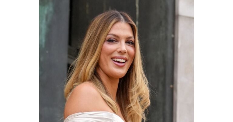 Iris Mittenaere : son voyage en Afrique de l&rsquo;Ouest aux côtés de Kamel Ouali