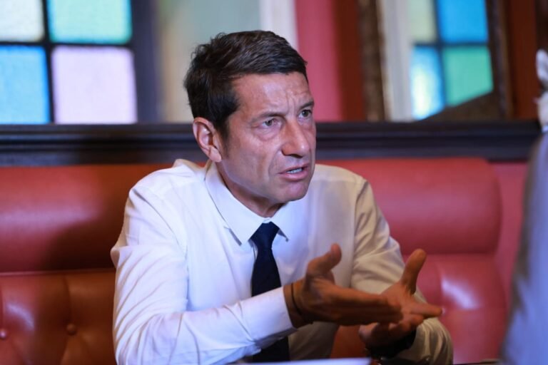 « Je m&rsquo;en fous » : David Lisnard se défend après ses propos sur les Algériens tués le 17 octobre 1961