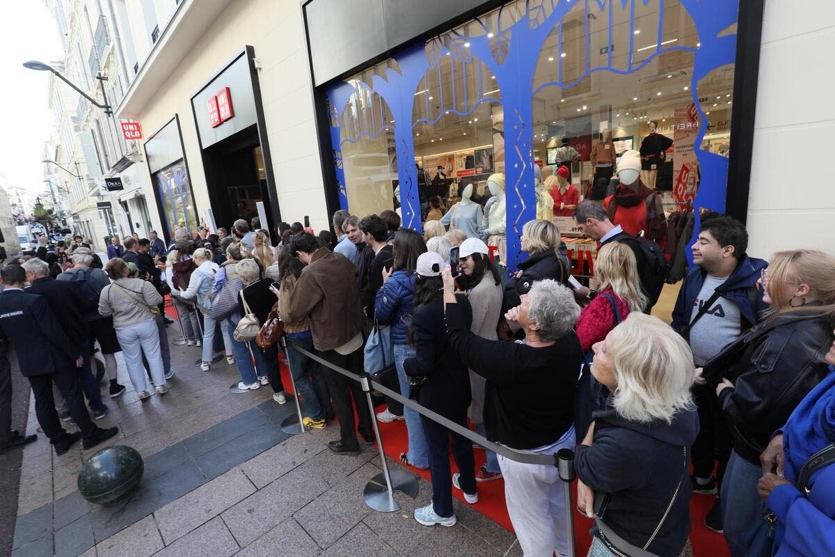 « Je suis allé à Tokyo dans leur plus grand magasin qui fait douze étages » : la foule au rendez-vous pour l’ouverture de la boutique Uniqlo à Cannes