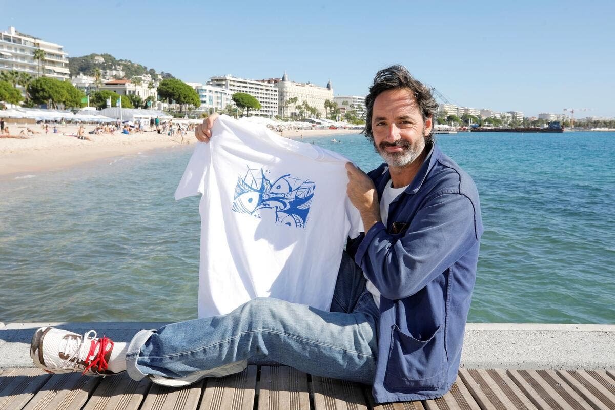« Je suis très fier de cette collaboration avec Uniqlo, ils m’ont laissé carte blanche » : qui est Franck Lebraly, cet artiste qui signe une ligne de vêtements avec la marque japonaise, dont l’enseigne ouvre ce jeudi à Cannes