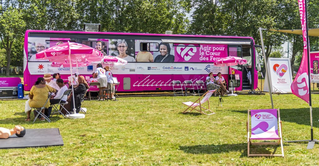 Le Bus du Cœur des Femmes à Cannes Pour un Dépistage Cardiovasculaire Gratuit