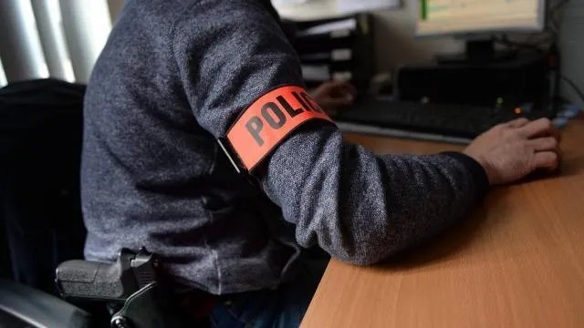 Marseille. Un ancien policier accusé d’avoir transmis le numéro de téléphone d’une femme à son ex-compagnon  (Ouest-France)