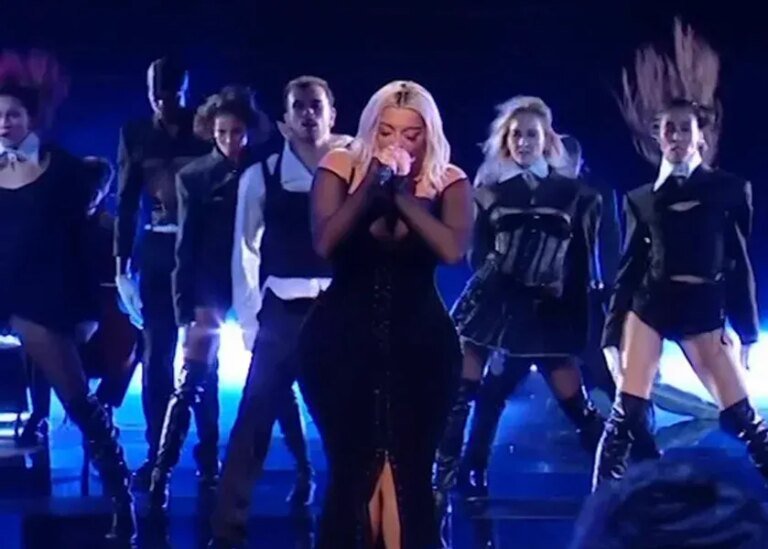 NRJ Music Awards : Arthur Cadre signe la mise en scène de Bebe Rexha