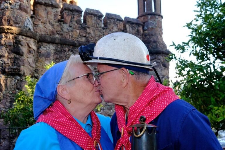 « On était au paradis. On l’est encore aujourd’hui » : 324 mineurs et descendants de mineurs accueillis au château d’Agecroft de Mandelieu-la-Napoule, comme il y a très longtemps…