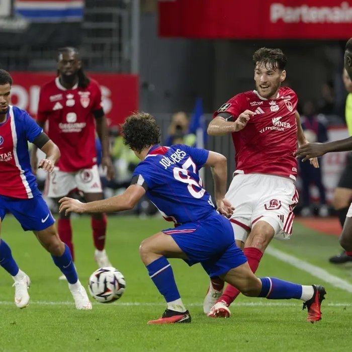 Stade Brestois. « Pour un entraîneur, c’est magnifique » : Gautier Lloris, l’atout fiabilité en défense centrale  (Ouest-France)