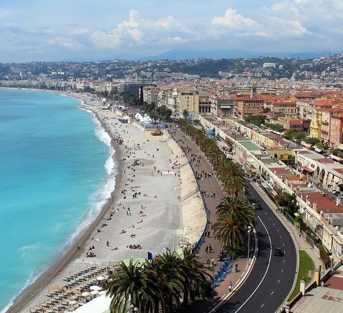 Un homme de 52 ans secouru après s’être noyé en mer à Nice en pleine vigilance météo  (Ouest-France)