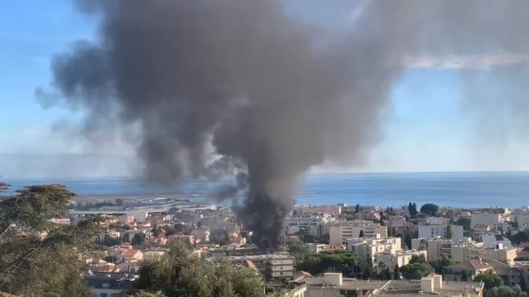 Un incendie ravage une toiture à Saint-Laurent-du-Var, 28 pompiers sur place