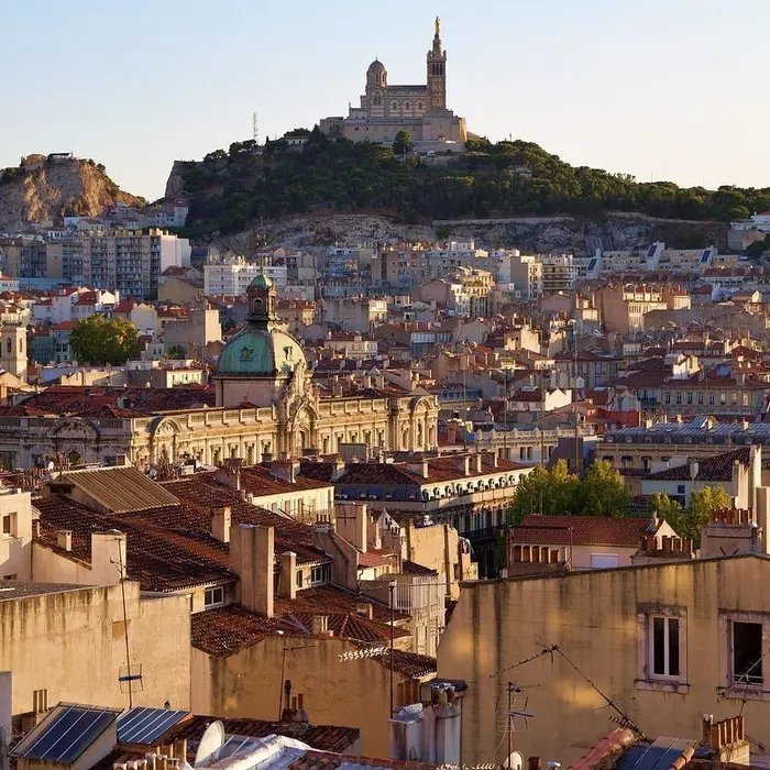 « Un peu de tranquillité au moins le dimanche » : les riverains excédés par le vacarme d’un chantier naval à Marseille  (Ouest-France)