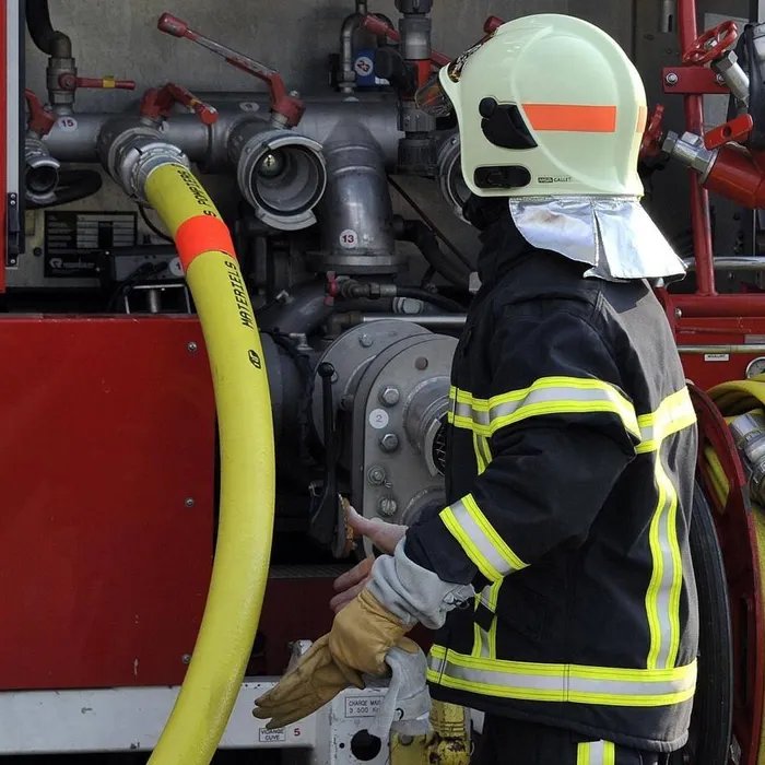 Une voiture en feu au milieu de l’autoroute dans les Alpes-Maritimes : le conducteur est introuvable  (Ouest-France)