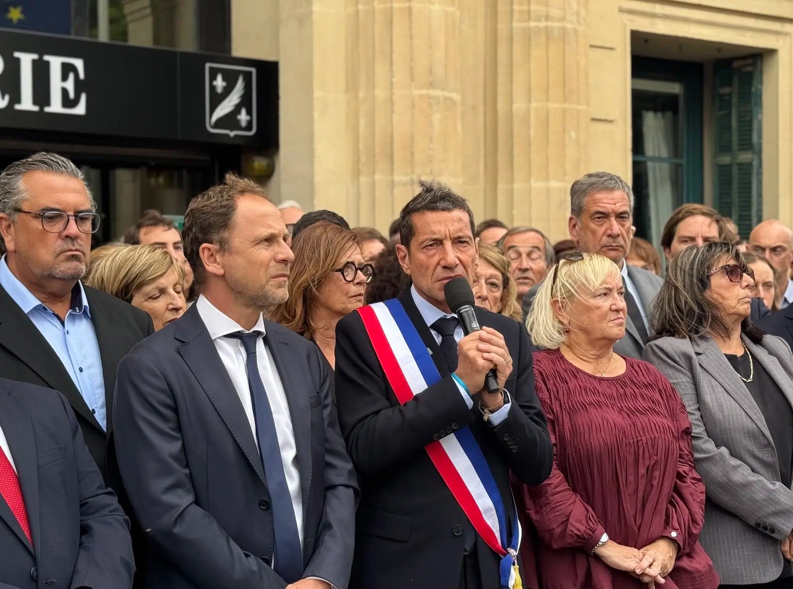 Violences urbaines : le maire de Cannes David Lisnard appelle à « rétablir l&rsquo;ordre républicain » et pointe la responsabilité de LFI
