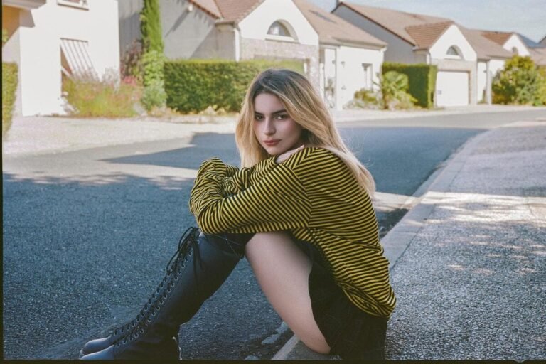 Vous êtes fans d’Adèle Castillon ? Participez à une rencontre privilégiée avec elle à Cannes avec Nice-Matin et assistez au show des NRJ Music Awards
